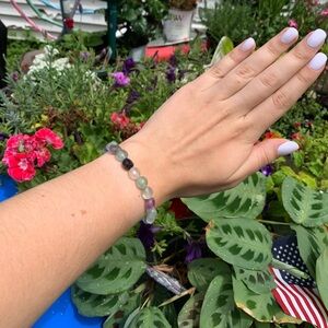 NWOT green, clear, and purple flourite beaded elastic bracelet.